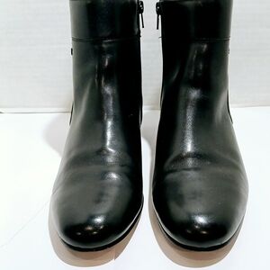 Boxer Dogs Black Ankle Boots with Glossy Leather Finish